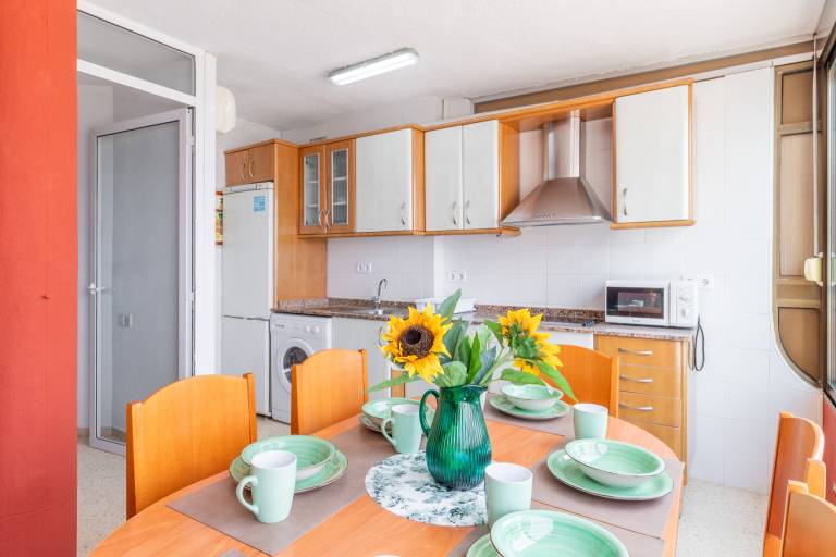 Fully equipped holiday apartment with fast internet & patio | Sea view | Next to the beach | Good for workation | Pets are welcome — photo 3