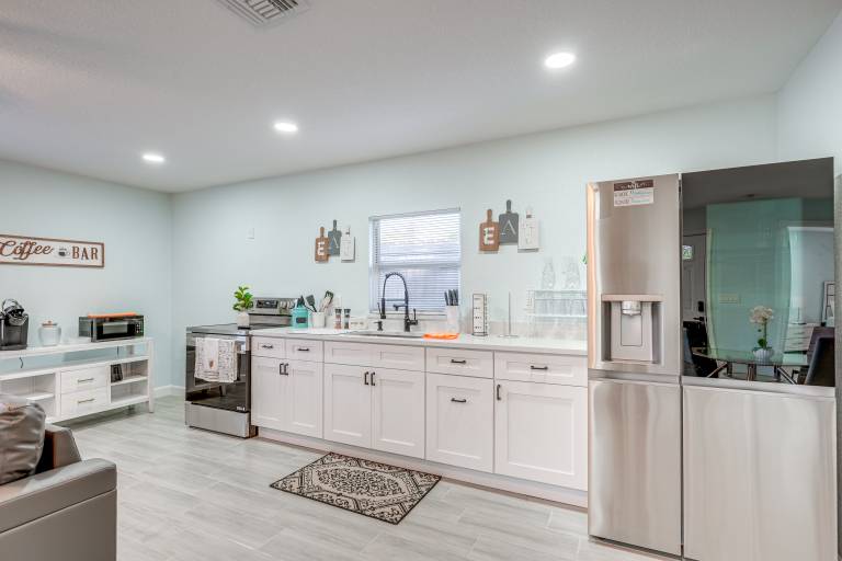 Vibrant Tampa Home: Perfect for Long Stays! — photo 2