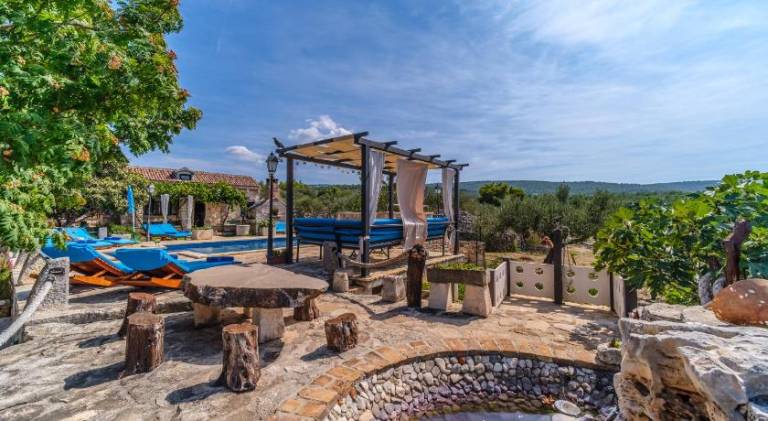 Vacation home with pool & hot tub — photo 3