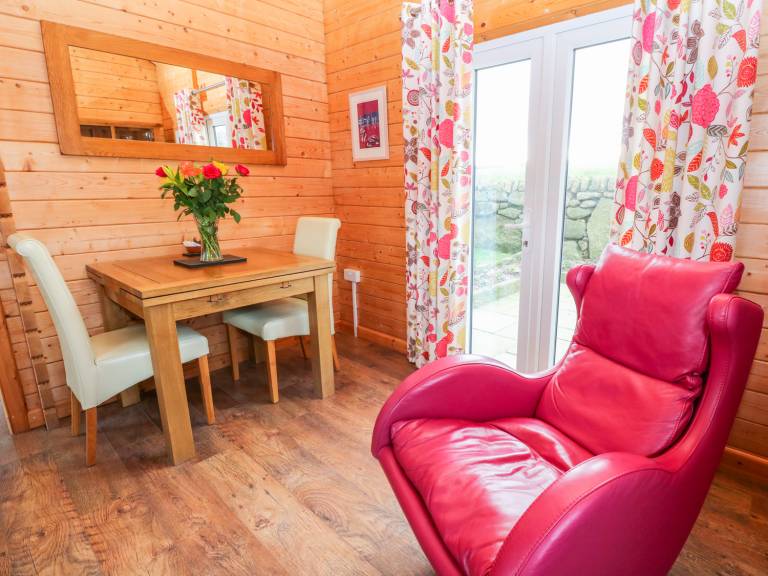 Cottage with hot tub & garden — photo 4