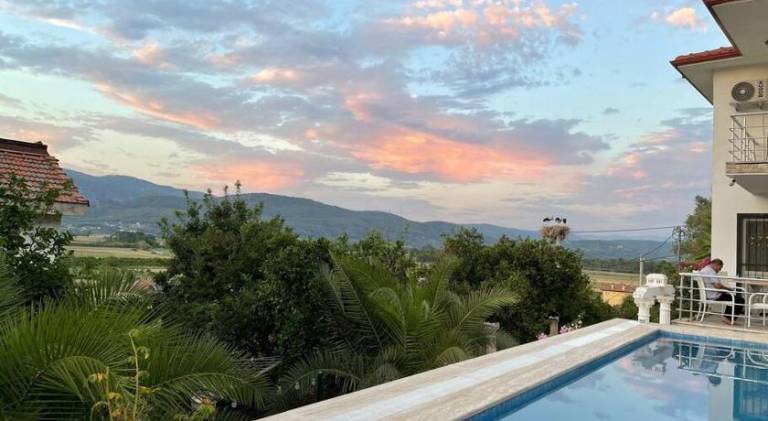 Fully equipped beautiful villa with patio, hot tub & private pool | Pets are welcome — photo 3