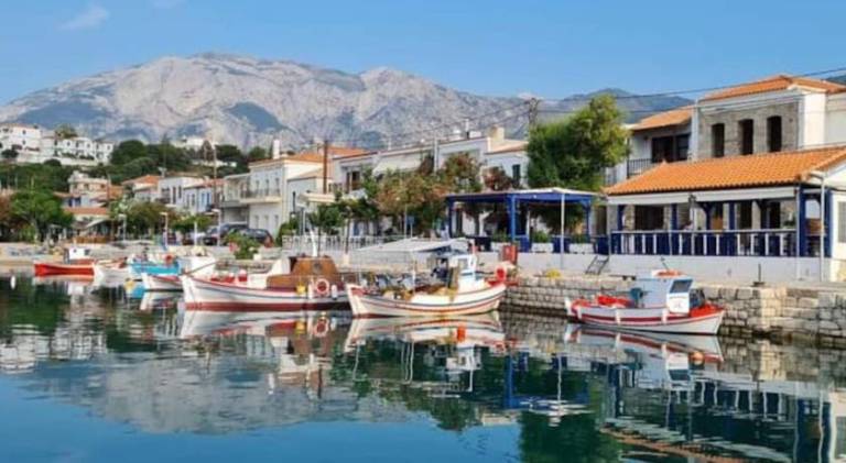 Nice apartment with terrace | Suitable for remote work | Pets are welcome in Samos