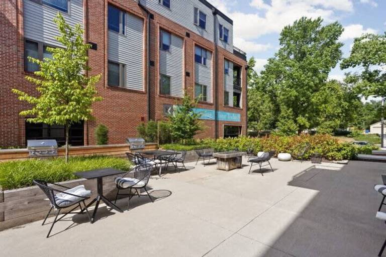 CozySuites Upscale Modern 2BR Broad Ripple