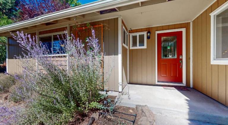 Vacation home with jacuzzi | Pet-friendly in Bend, OR