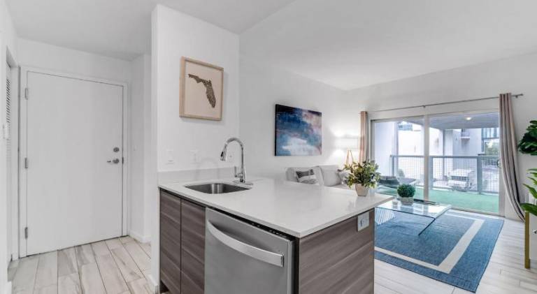 Lovely Unit Mins from Wynwood with Free Parking — photo 3