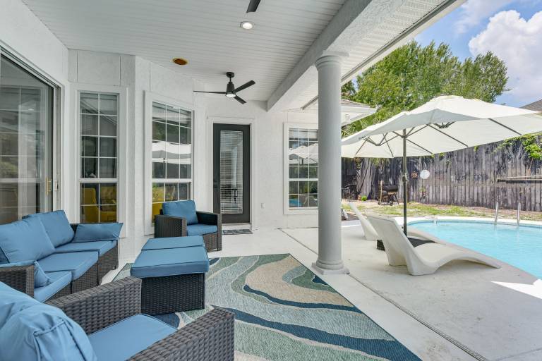 House with private pool & garden in Panama City
