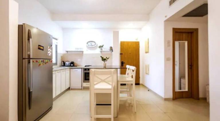 Close to the beach with parking in Tel Aviv