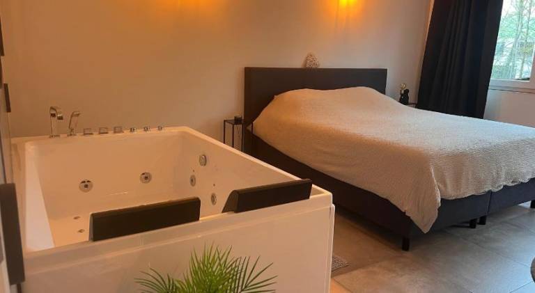 Vacation home with hot tub | Pets are welcome in Namur