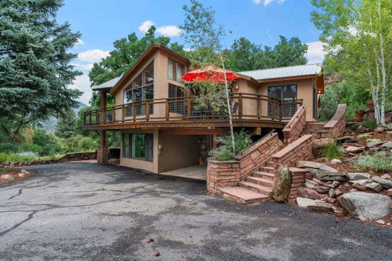 Hot Tub, A/C, Close to Town, Summer Retreat! — photo 2