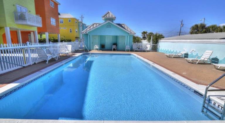 House with pool | Beach nearby | Pets allowed — photo 3
