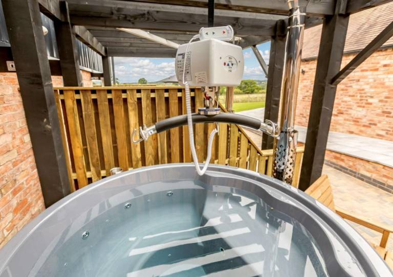 Fully Accessible-Disabled Adapted-Hot Tub-Pets — photo 4