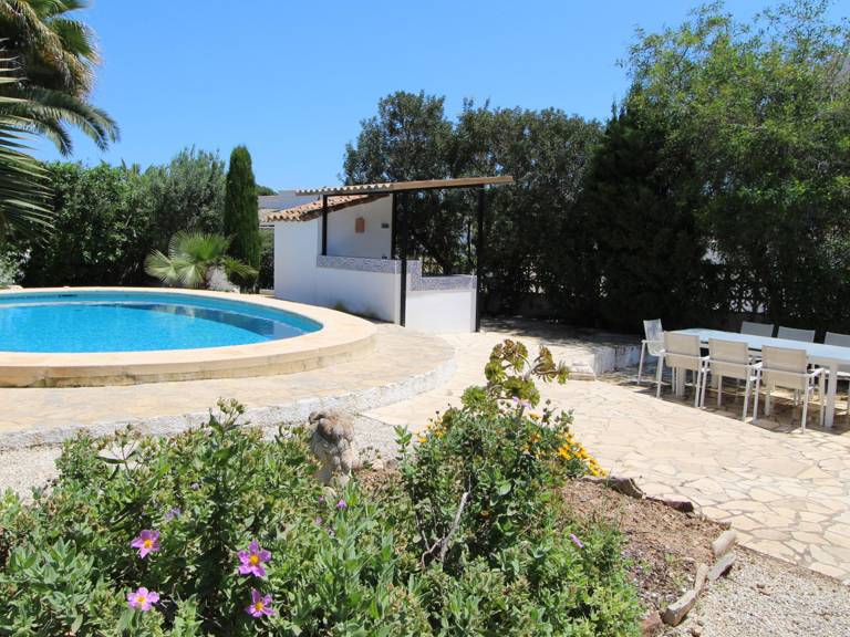 Villa with private pool, yard & grill — photo 5
