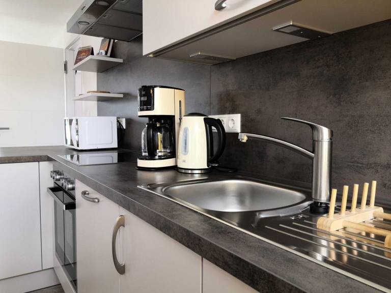 FeWo MeerSonneWind: Modernes 78 m² Apartment mit Balkon & 2 Bädern — photo 5