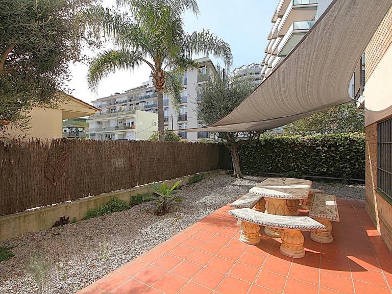 Charming Apt 200m from Beach, A/C, WiFi, Terrace, Sleeps 7 — photo 3