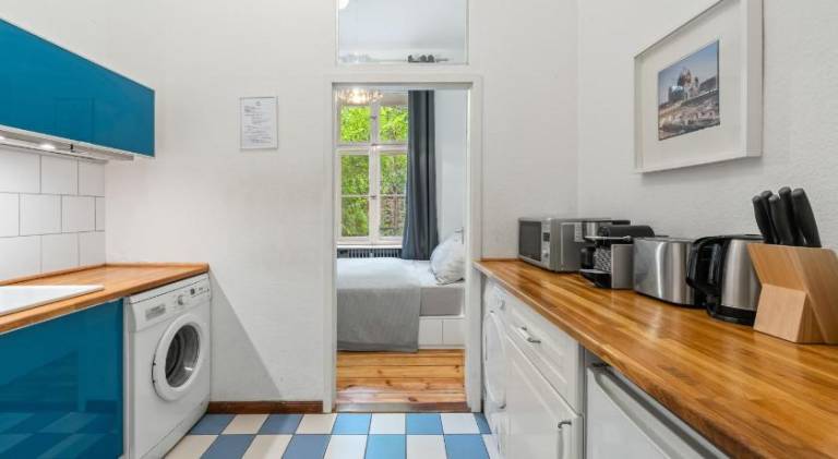 The Gleditsch - Central Schoneberg location, 1BR, 1 living room, group friendly, ideal for 2 - 4 Gue — photo 3