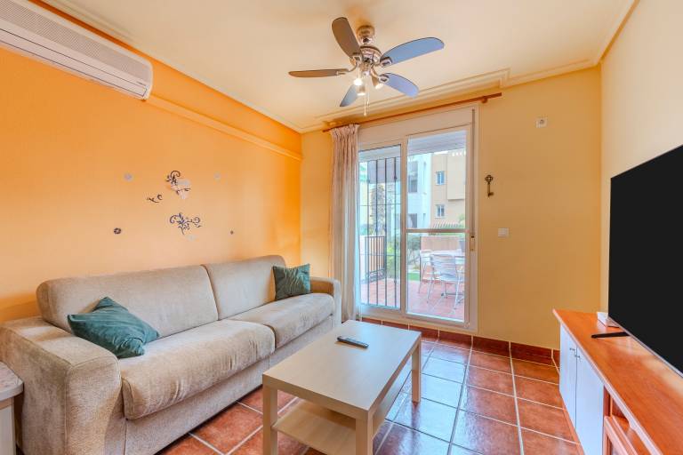 Rental apartment with pool, patio & yard | Garden view — photo 3