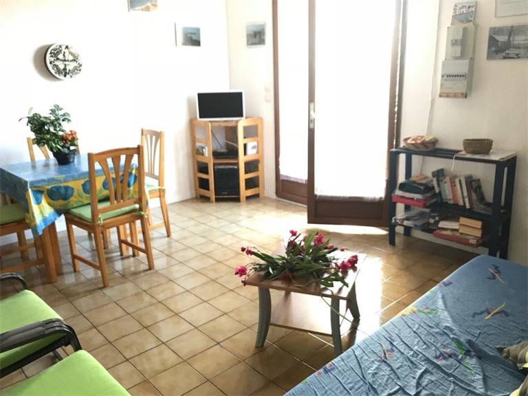 Charming Villa with Mezzanine, Terrace, and Private Parking - Steps from the Beach! Sleeps 6 — photo 5