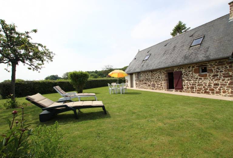 Gite with patio, barbeque & garden — photo 4