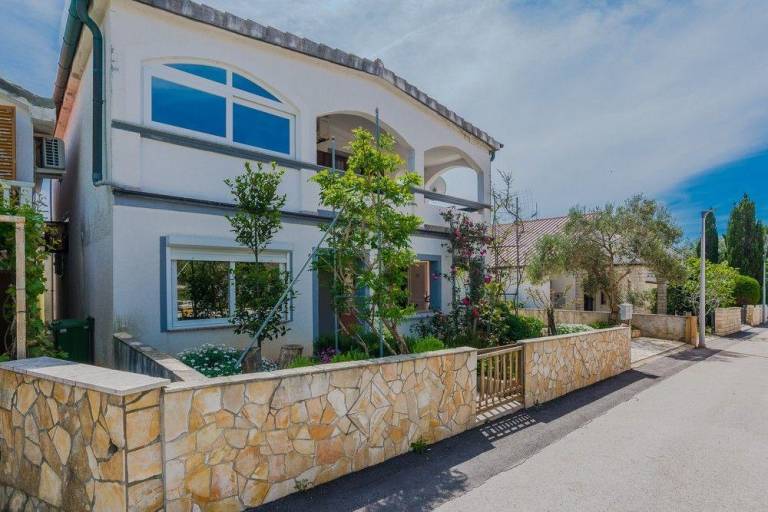Wonderful holiday apartment with barbeque & garden | Pets allowed — photo 2
