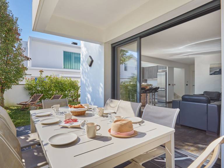Fully equipped holiday apartment with garden, terrace & heated pool | Pet-friendly — photo 2