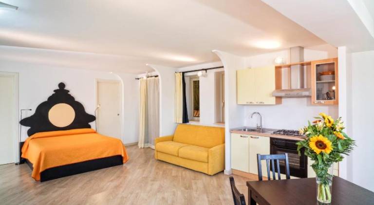 Wonderful serviced apartment with pool, terrace & yard | Pets are welcome — photo 2