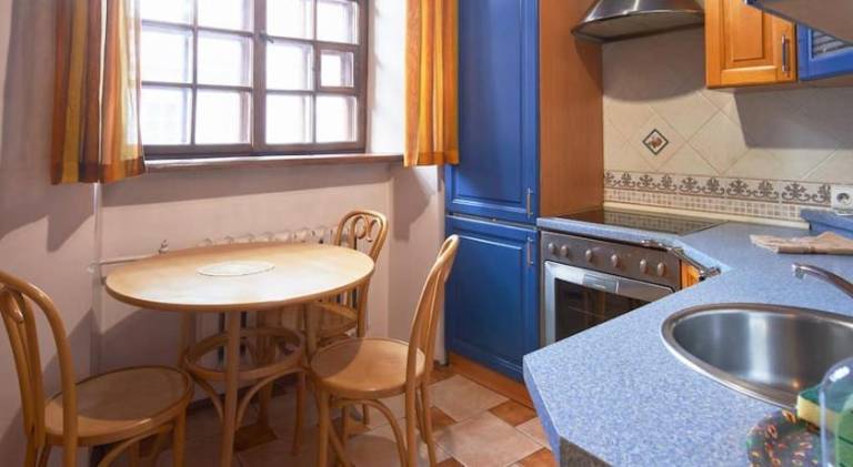 Cozy Apartment in Gothic style house in the Heart of the Old Town — photo 3