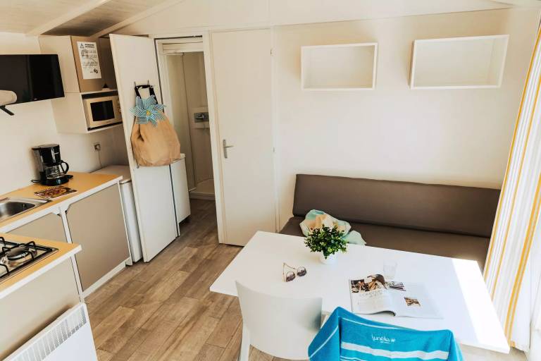 Pleasant mobile home with patio, BBQ & sauna | Pets are welcome — photo 4