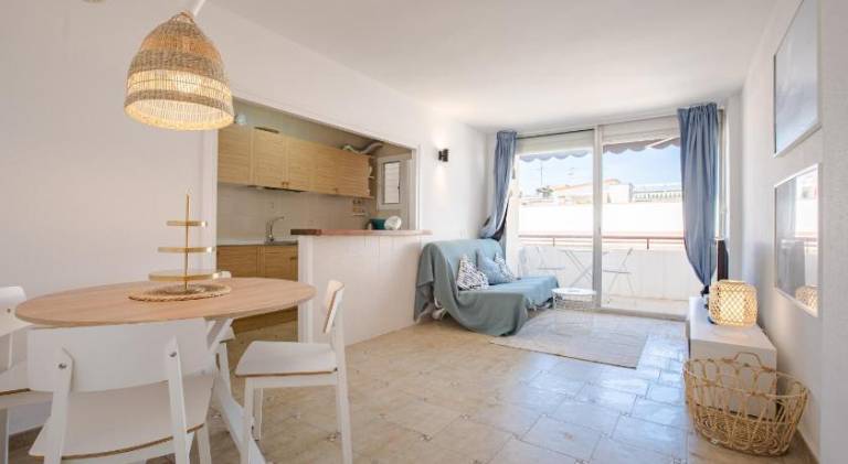 Fully equipped holiday apartment with patio | Close to the beach | Pets are welcome — photo 3