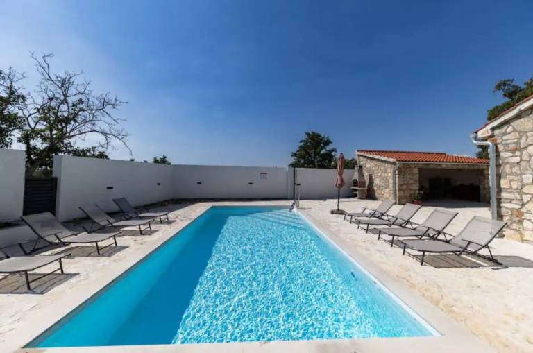 Villa with garden, patio & private pool — photo 5