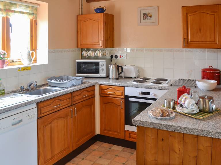 Family-friendly cottage with barbecue & yard | Beach view | Pets are welcome — photo 3
