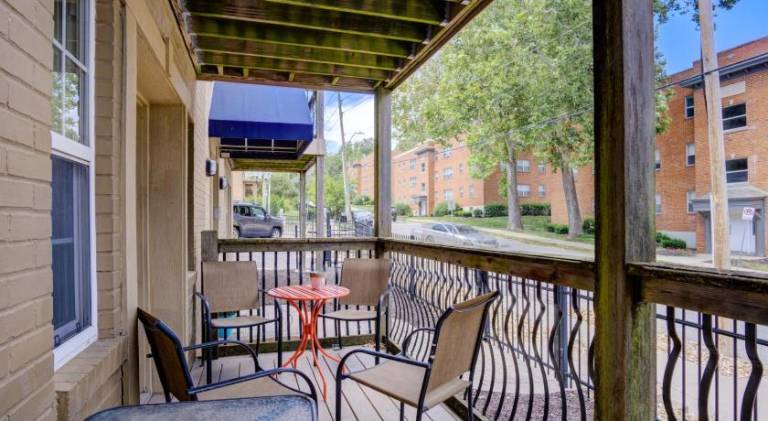 Fully equipped lovely rental apartment with patio | Pets allowed — photo 4