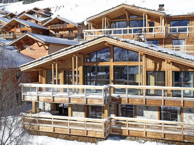 Chalet with patio & hot tub | Close to the ski | Pets are welcome — photo 3