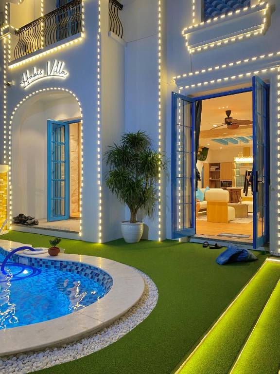 Villa with hot tub, pool & yard | Water view | Perfect for remote work — photo 5