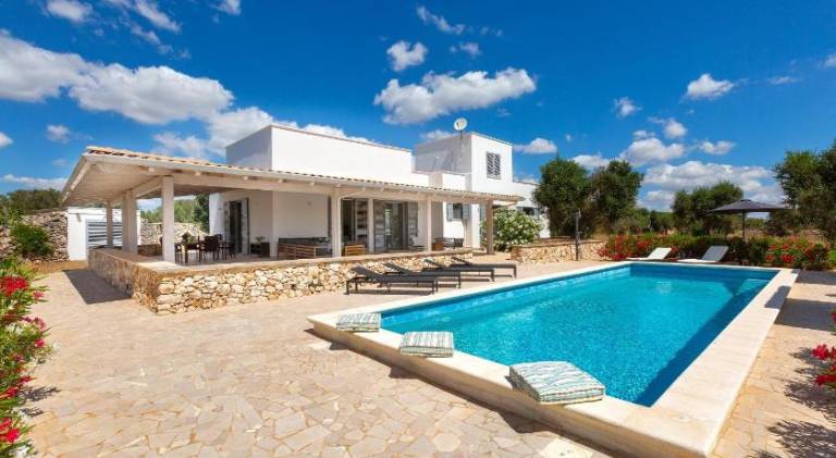 Fully equipped villa with barbecue, private pool & garden | Pet-friendly in Manduria