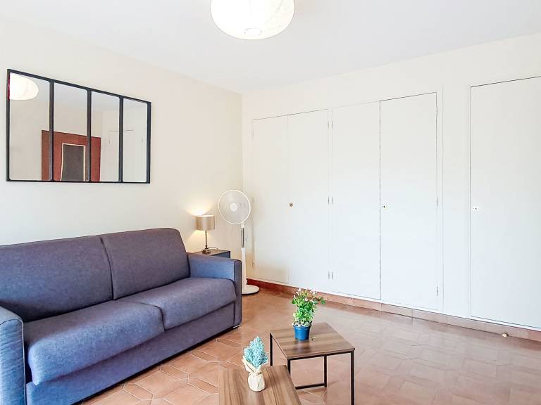 Apartment with terrace — photo 4
