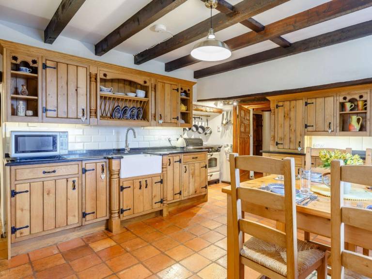 Cottage with garden, patio & jacuzzi — photo 4