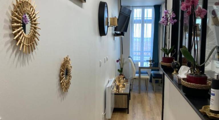 Apartment with hot tub — photo 4
