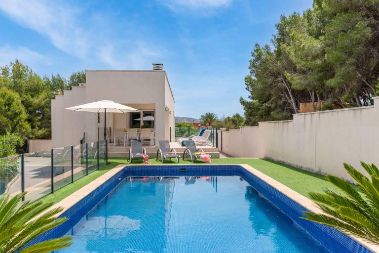 Fully equipped pleasant villa with private pool, barbecue & terrace | Pets are welcome — photo 4