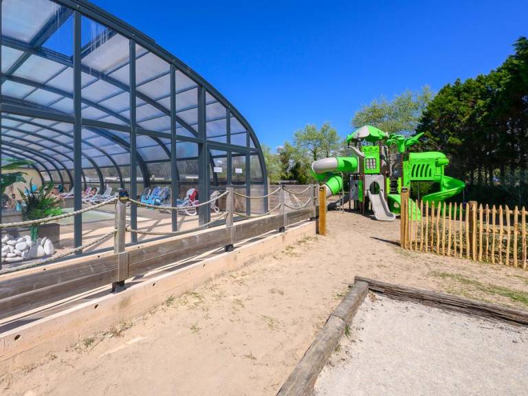 Mobile home with heated pool & terrace — photo 3