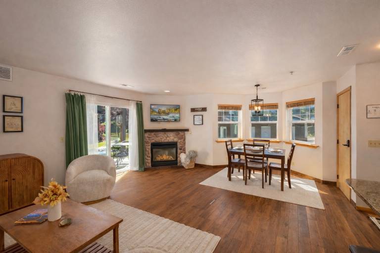 Condo with heated pool, barbecue & hot tub — photo 5