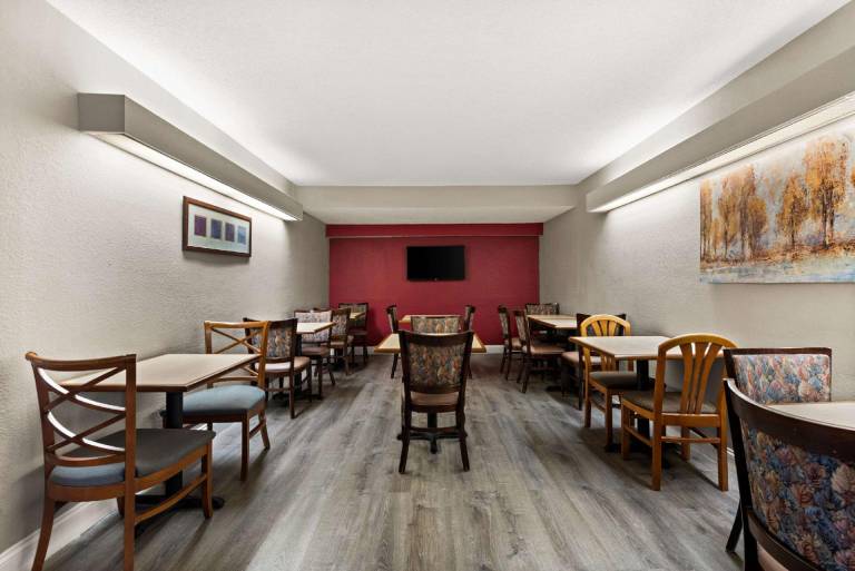 Rodeway Inn Richmond West End — photo 4