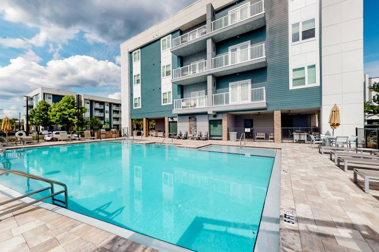 2 Mi to UF Campus! Dog-Friendly Condo w/ Pool — photo 3