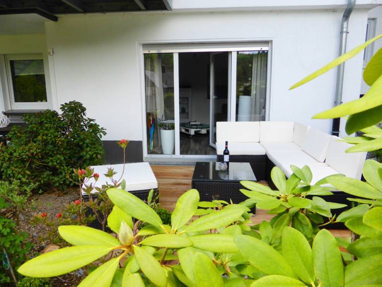 Fewo Nest mit eigenem Garten und Terrasse