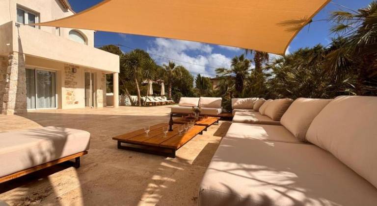 Villa with garden, private pool & patio — photo 3