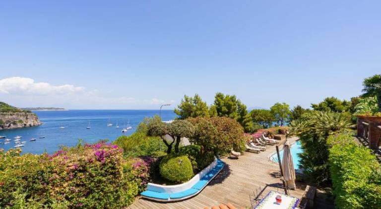 Villa with terrace, garden & private pool — photo 3