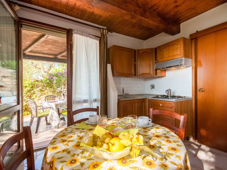 Vacation home with patio, yard & barbeque | Sea view | Pets are welcome — photo 4