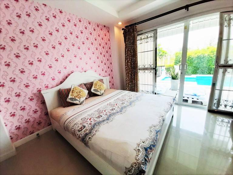 Villa with private pool, terrace & barbeque — photo 2
