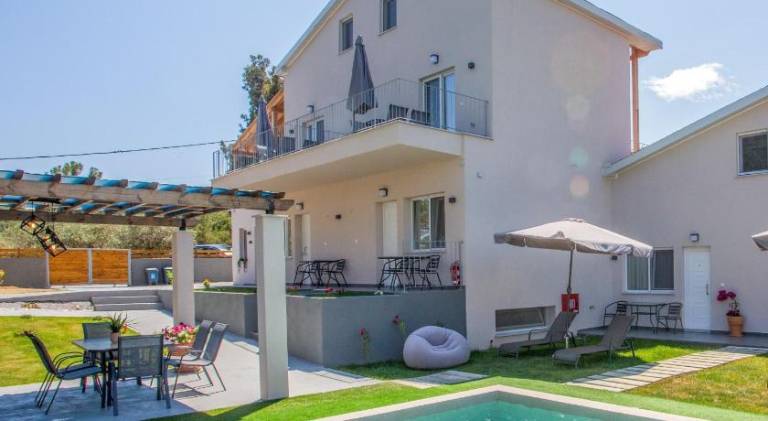 Serviced apartment with pool, terrace & yard | Pet-friendly in Kavala