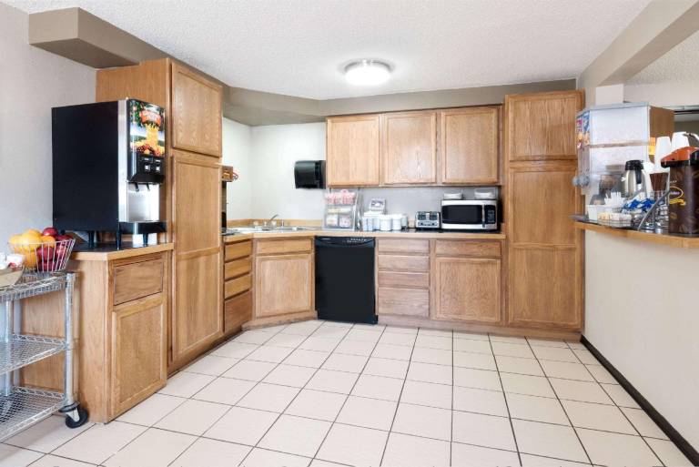 Super 8 By Wyndham Miles City — photo 2