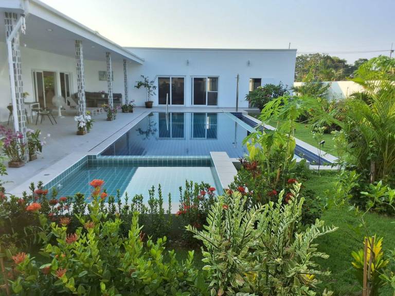 Vacation home with garden, barbecue & pool | Suitable for remote work — photo 3